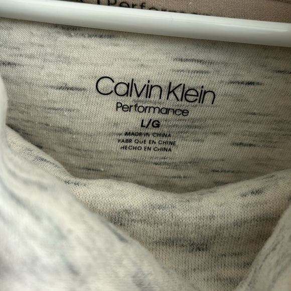 Calvin Klein large performance sweater - Picture 2 of 3